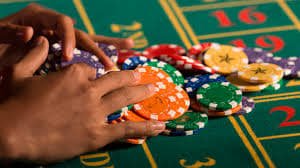 Pengguna mobile membaca kategori parlay